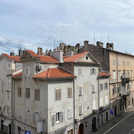 Appartement Apartman Lora à Rijeka Extérieur photo