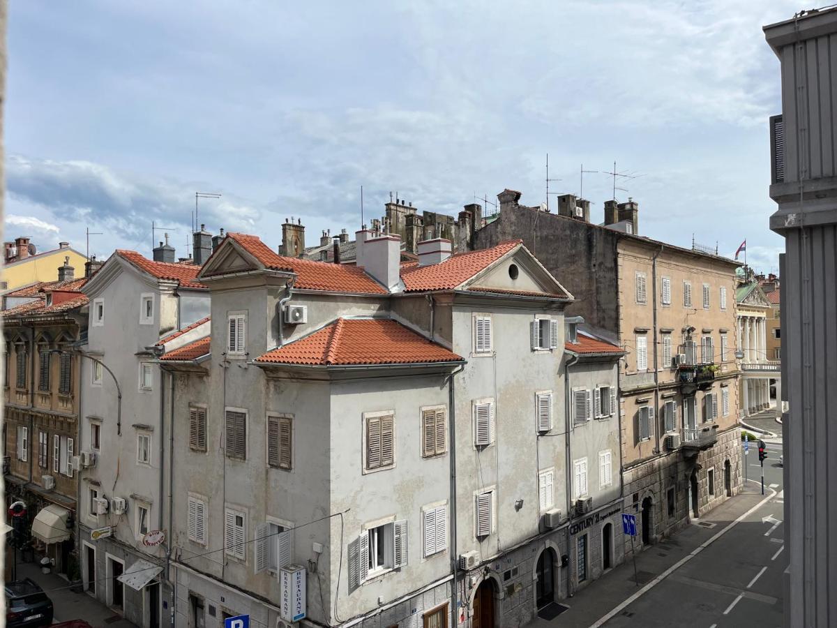 Appartement Apartman Lora à Rijeka Extérieur photo