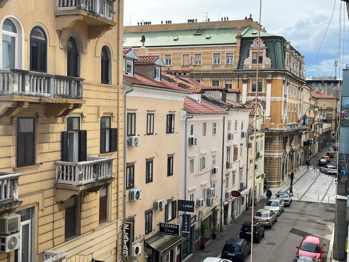 Appartement Apartman Lora à Rijeka Extérieur photo