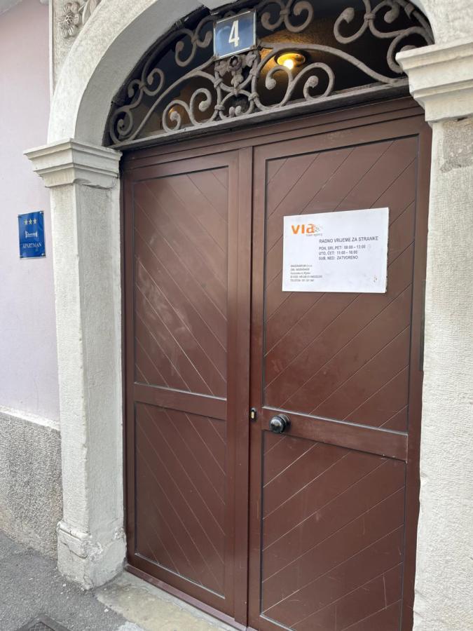 Appartement Apartman Lora à Rijeka Extérieur photo