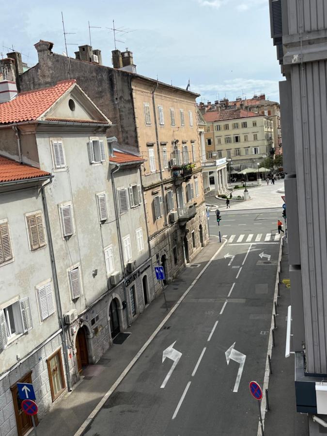 Appartement Apartman Lora à Rijeka Extérieur photo