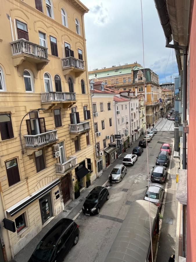 Appartement Apartman Lora à Rijeka Extérieur photo
