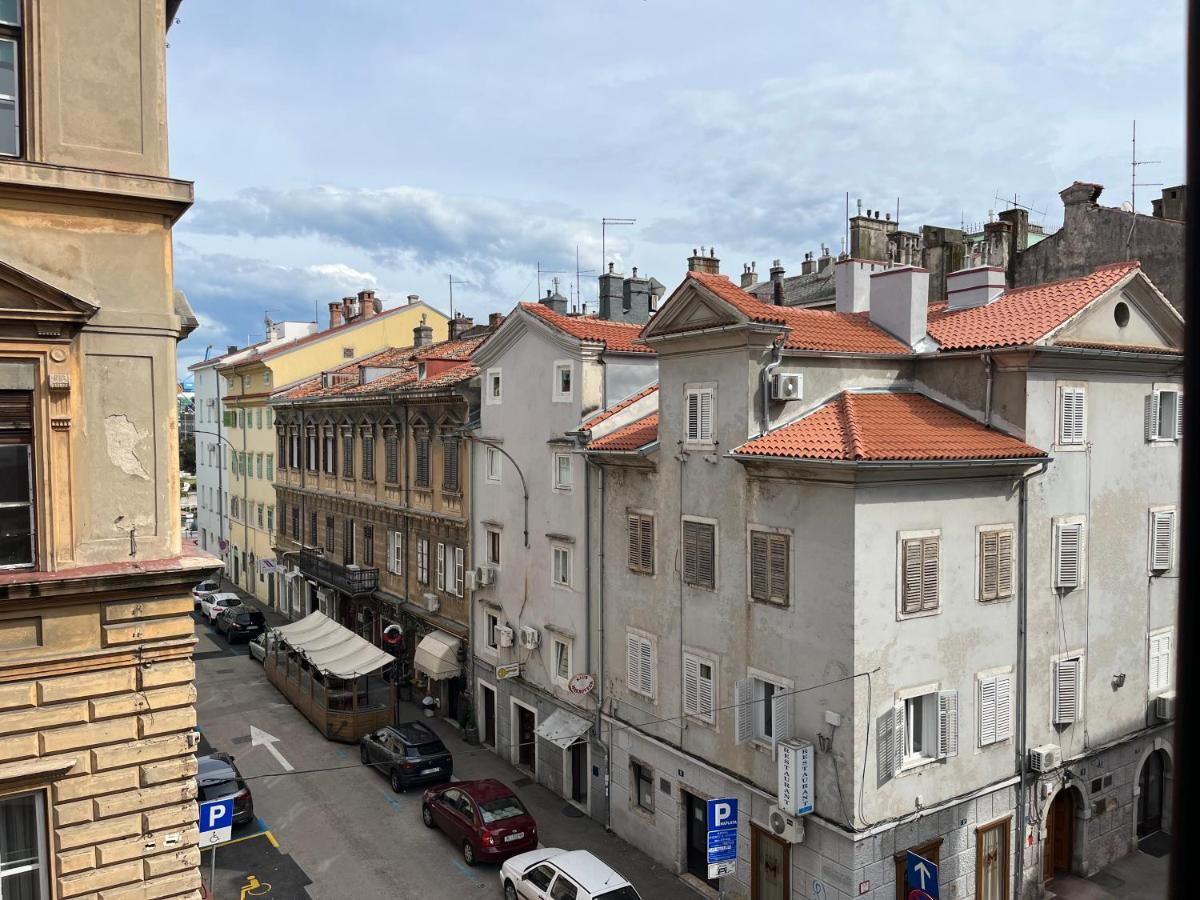 Appartement Apartman Lora à Rijeka Extérieur photo